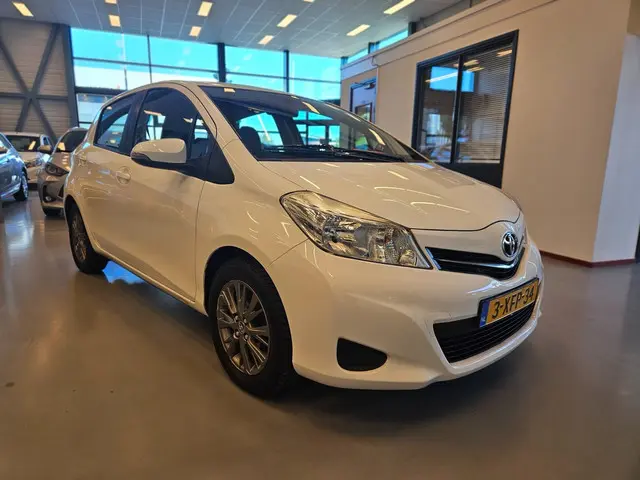 Toyota Yaris 1.0 VVT-i Now | CarPlay 2014 Benzine 3