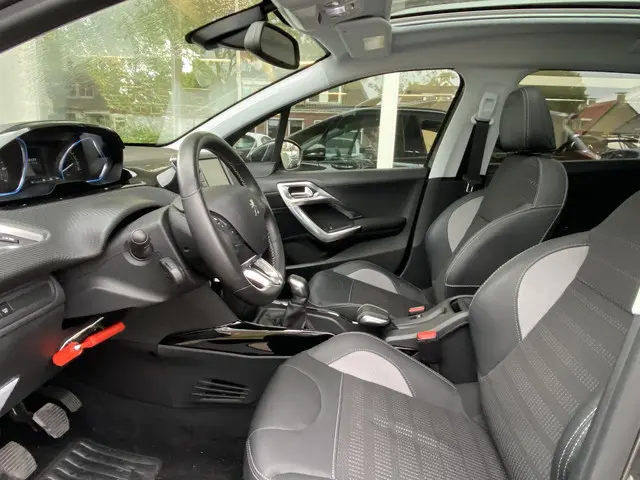 Peugeot 2008 1.2T 110pk Allure 2018 Benzine 5