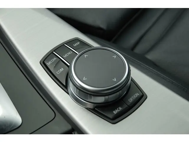 BMW 3 Serie Touring 320i 2017 Benzine 26
