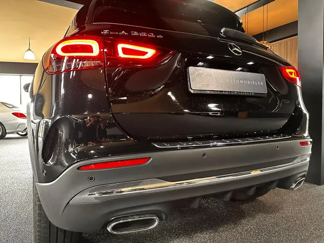 Mercedes-Benz GLA 250 e AMG Line 2023 Hybride Benzine 7