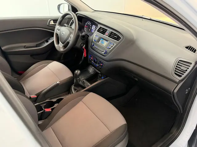 Hyundai i20 1.2 Comfort EASSS Sport Lijn 2018 Benzine 13