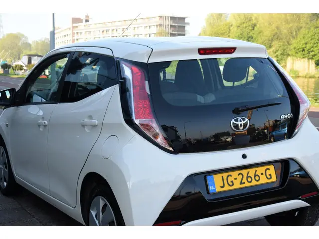 Toyota Aygo 1.0 VVT-i x-play 2016 Benzine 26