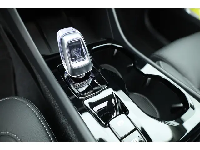 Volvo XC40 2.0 B3 Ultra Dark 2025 Hybride Benzine 7