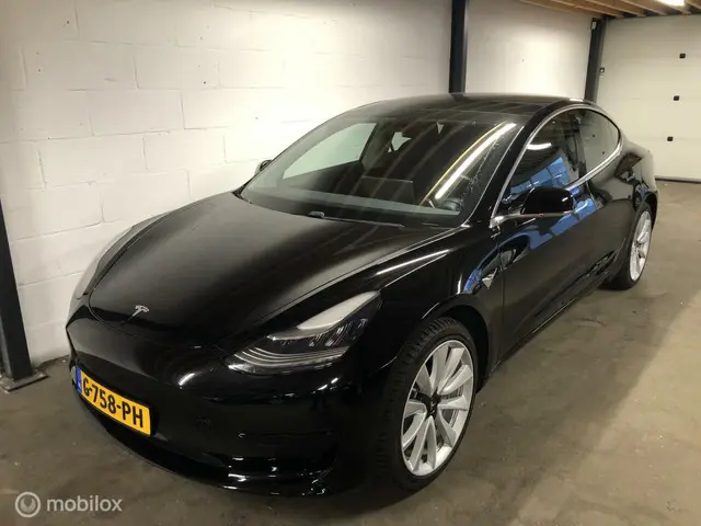 Tesla Model 3 2
