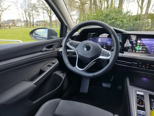 Volkswagen Golf 1.4 eHybrid Style 2020 Hybride Benzine 24