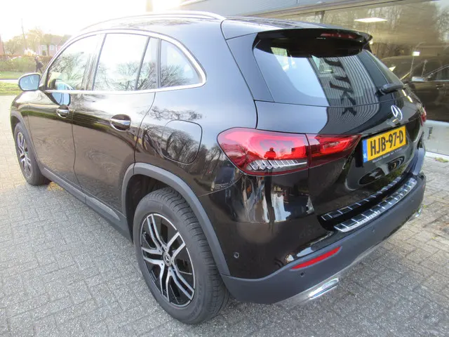 Mercedes-Benz GLA 200 Business Solution 2021 Benzine 8