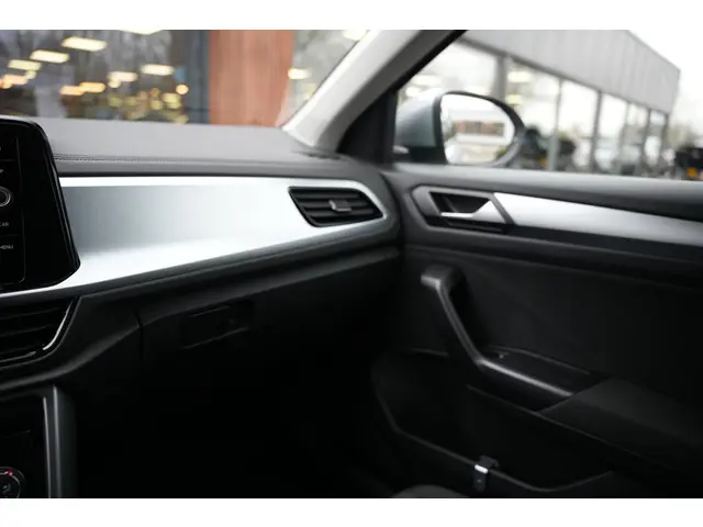 Volkswagen T-Roc 1.0 TSI Life 2023 Benzine 33