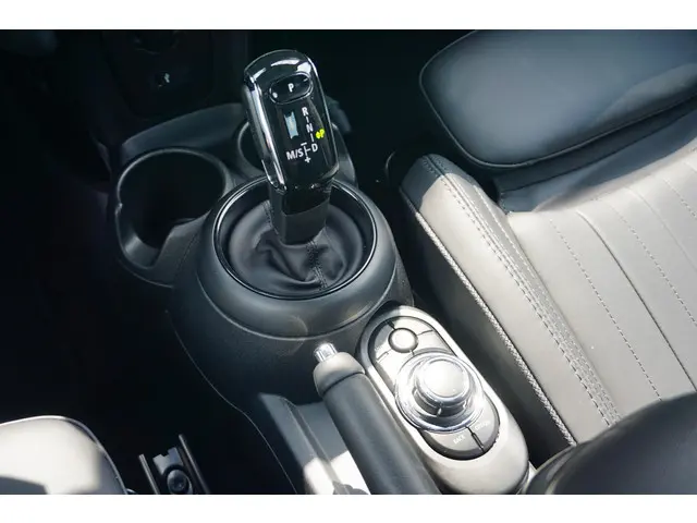 MINI 3-Deurs John Cooper Works Essential 2022 Benzine 16