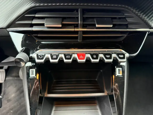 Peugeot 2008 1.2 PureTech Active 2021 Benzine 18