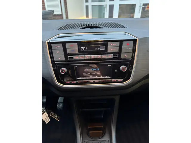 Volkswagen up! 1.0 BMT high up! 2018 Benzine 14