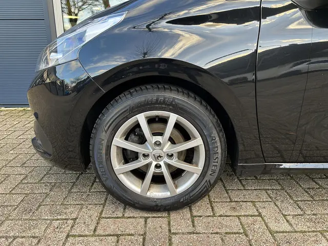 Peugeot 208 1.2 Airco en parkeerhulp 2018 Benzine 33