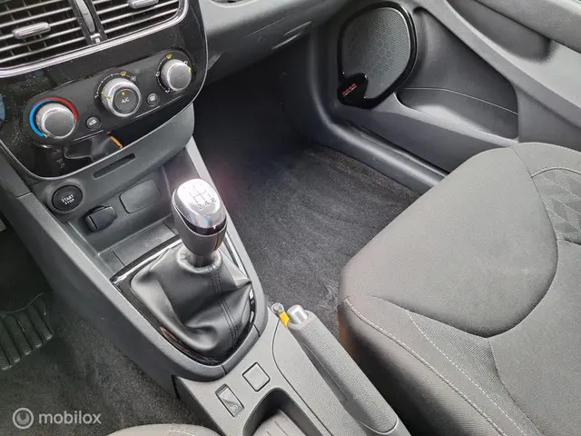 Renault Clio ESTATE 0.9 TCe LIMITED 2018 Benzine 22