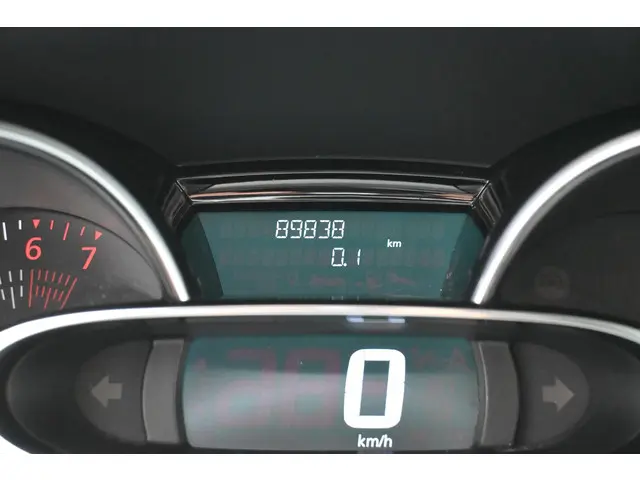 Renault Clio Estate TCe 90 Limited 2019 Benzine 16