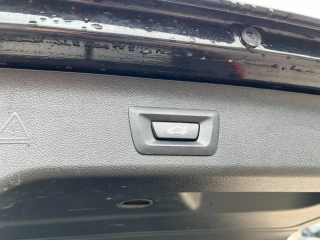 BMW 5 Serie Touring 520i High Executive 2018 Benzine 36