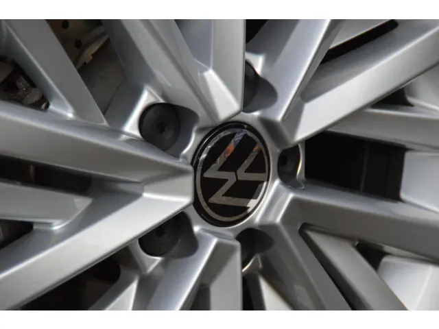 Volkswagen T-Roc 1.0 TSI Life Edition 2025 Benzine 37