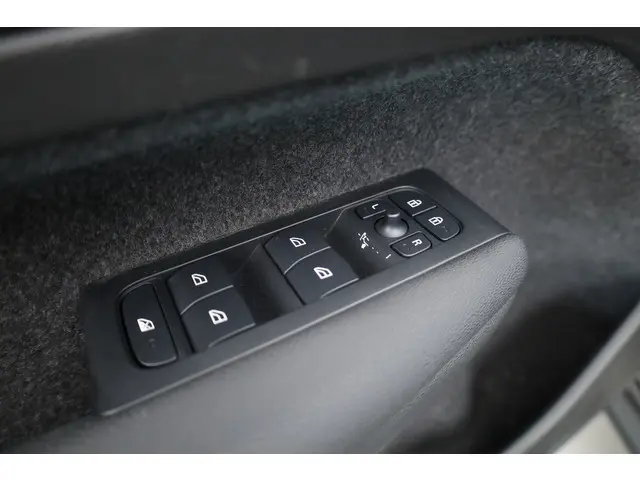 Volvo XC40 1.5 T4 Recharge R-Design 2022 Hybride Benzine 7