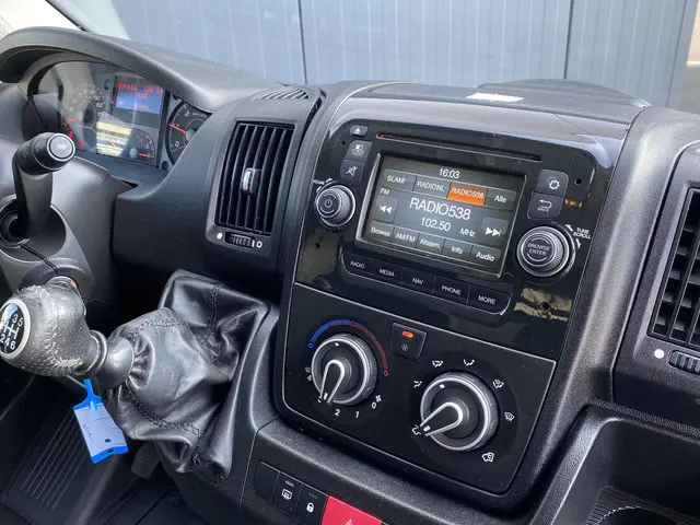 Peugeot Boxer 333 2.0 BlueHDI L2H1 Premium 2018 Diesel 15