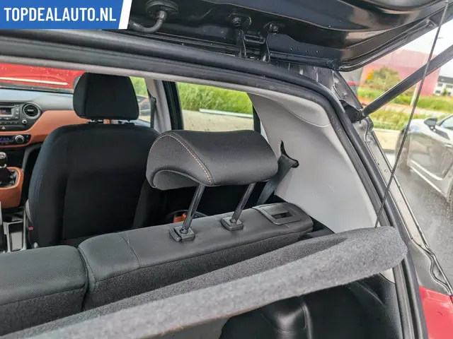 Hyundai i10 1.0i i-Motion Comfort 2015 Benzine 15
