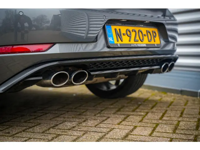 Volkswagen Golf 2.0 TSI 4Motion R 2017 Benzine 32