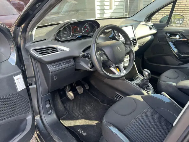 Peugeot 208 1.2 PureTech Allure 2015 Benzine