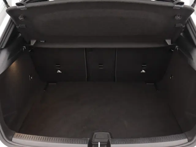 Mercedes-Benz A-Klasse 180 Business Line 2023 Benzine 35