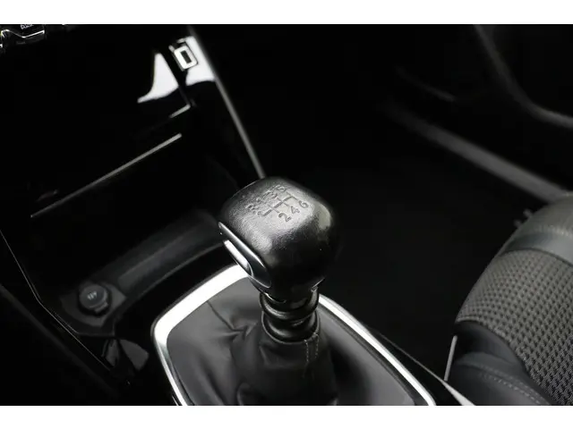 Peugeot 2008 1.2 PureTech GT 2022 Benzine 26