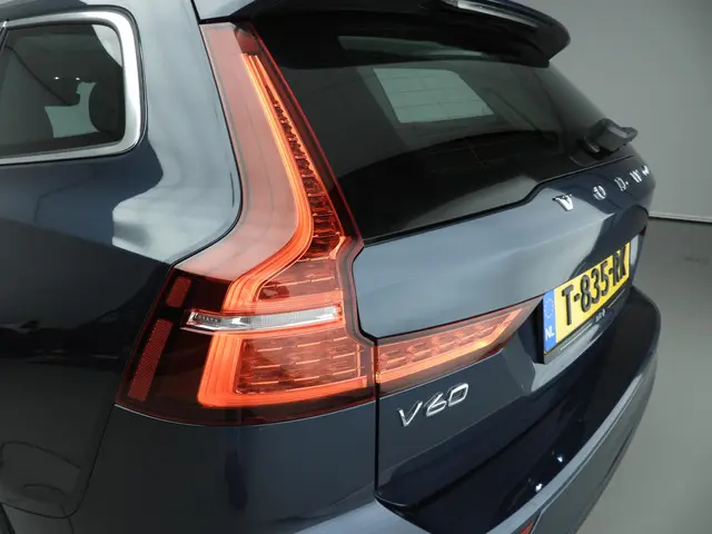 Volvo V60 2.0 B4 MHEV diesel R-Design 2021 Diesel 31