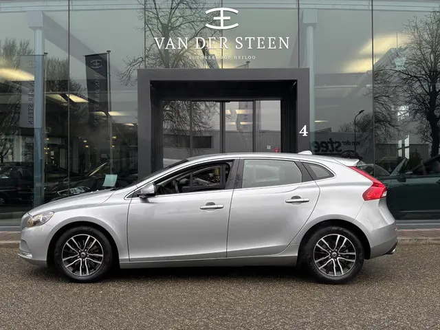 Volvo V40 1.6 T4 Momentum 2013 Benzine 4