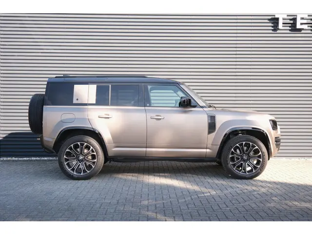Land Rover Defender 110 4.4 P635 110 Octa 2025 Benzine 17