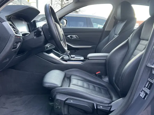 BMW 3 Serie 318i 2.0 High Executive Edition 2022 Benzine 4