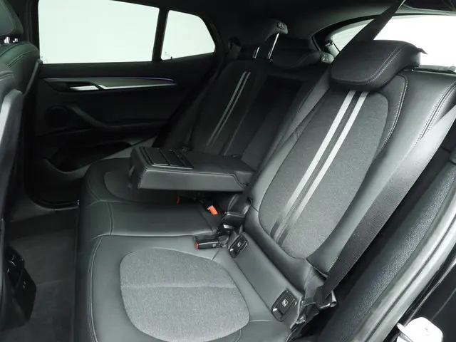 BMW X2 xDrive25e 2021 Hybride Benzine 8