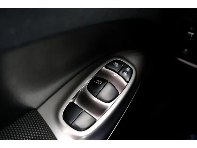 Nissan Juke 1.6 Acenta Aut. Clima|LMV|Cruise 2013 Benzine 16