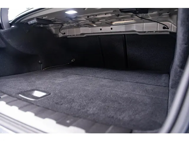 BMW 3 Serie 330e 2025 Hybride Benzine 32