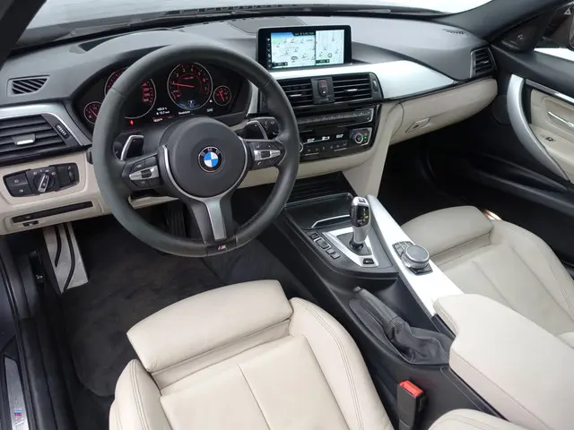 BMW 3 Serie 330e M Performance Aut- 2016 Hybride Benzine 2