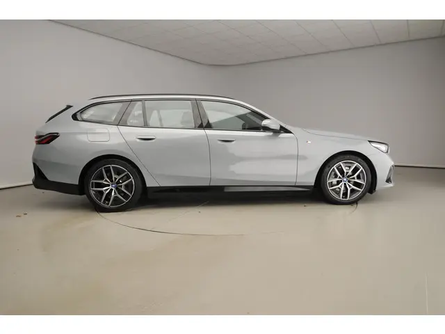 BMW i5 Touring eDrive40 2025 Elektrisch 4