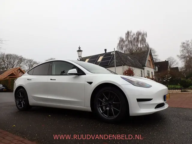 Tesla Model 3 SR+ 60kWh 2021 Elektrisch 3