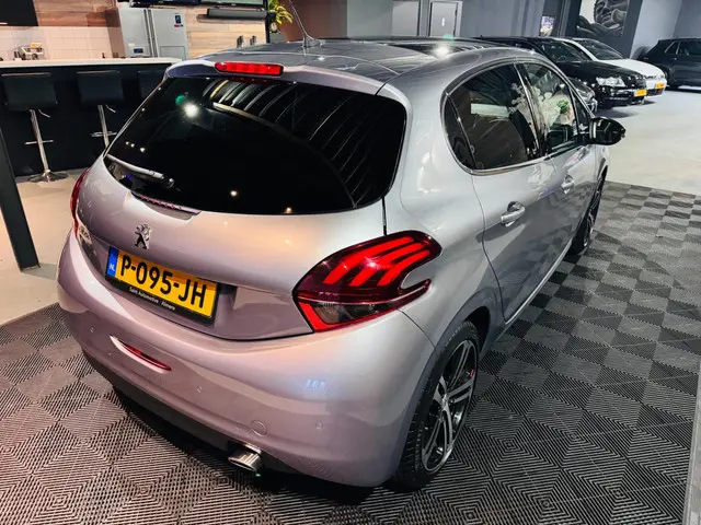 Peugeot 208 1.2 PureTech GT-Line 2019 Benzine 9