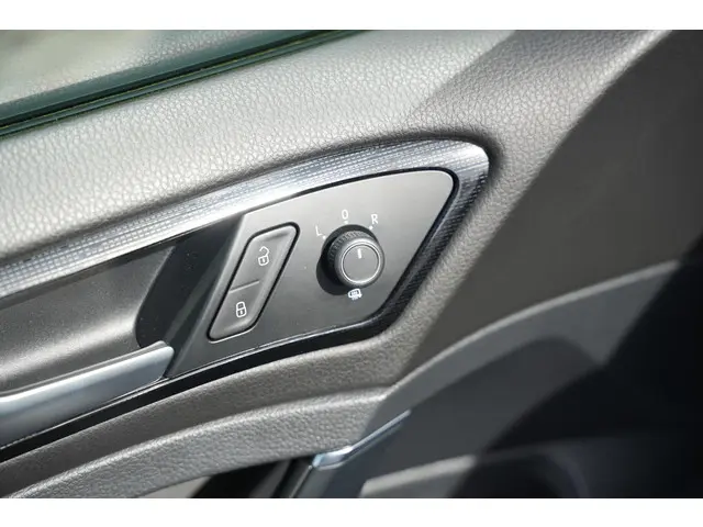 Volkswagen Golf 1.4 TSI Highline 2017 Benzine 17