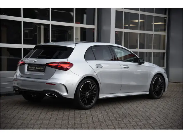 Mercedes-Benz A-Klasse 200 AMG Line 2023 Benzine 29