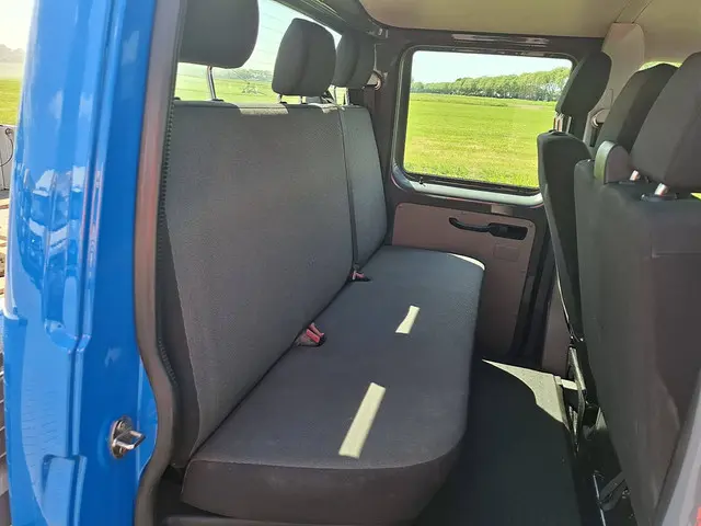 Volkswagen Transporter 2.0 TDI 2018 Diesel 12