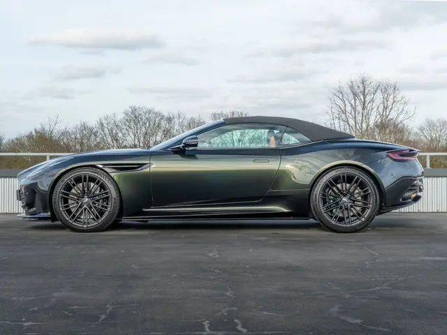 Aston Martin V8 Volante DB12 4.0 2024 Benzine 4