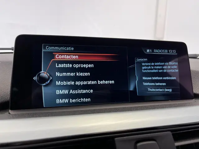 BMW 3 Serie Touring 320i M-sport 2017 Benzine 19