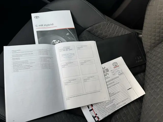 Toyota C-HR 1.8 Hybrid Dynamic 2023 Hybride Benzine 17