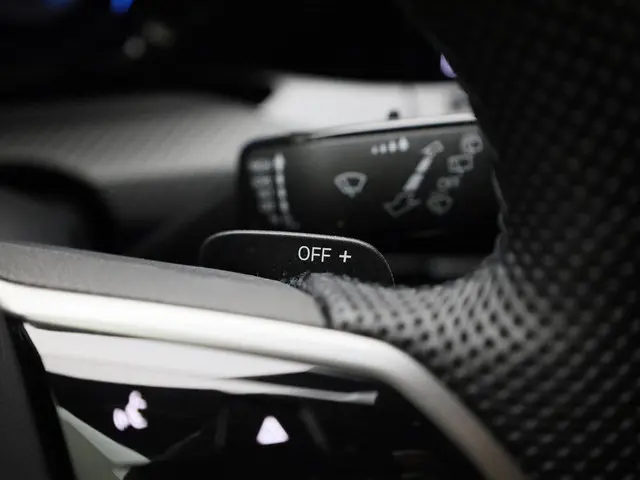 Volkswagen Golf 1.5 eTSI 130pk DSG R-Line 2024 Benzine 19