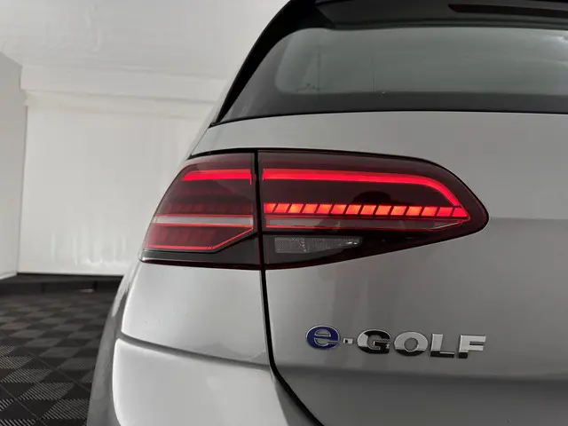 Volkswagen e-Golf {SOH-91%} 2019 Elektrisch 22