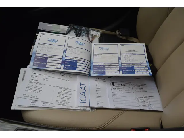 BMW 3 Serie Touring 328i High Executive 2013 Benzine 20