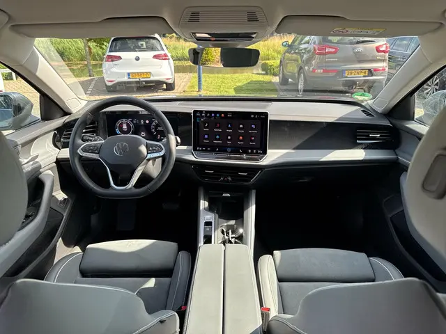 Volkswagen Passat Variant 1.5 eTSI Business 2024 Benzine 15