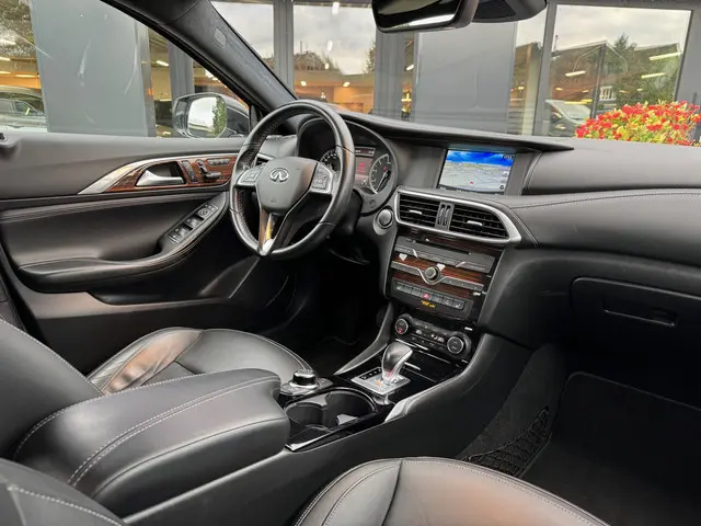 Infiniti Q Q30 1.6t 115kW Luxe 2016 Benzine 9