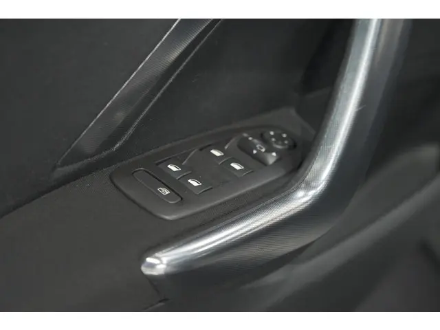 Peugeot 2008 PureTech 110 Allure 2018 Benzine 19