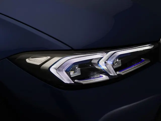 BMW 3 Serie Sedan 330e 2024 Hybride Benzine 38